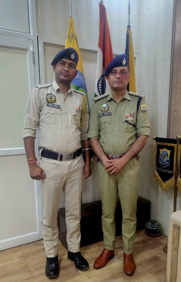 BaddiPolice1's tweet photo. पुलिस जिला बद्दी के 3 पुलिस कर्मियों को डी०जी०पी० डिस्क अवार्ड और 1 पुलिस कर्मी को साईबर इन्वेस्टिगेटर बैज से किया गया सम्मानित | #baddipolice1 #dgpdisk #cyberinvestigatorbatch #Congratulations https://t.co/oP3bCUzcxU