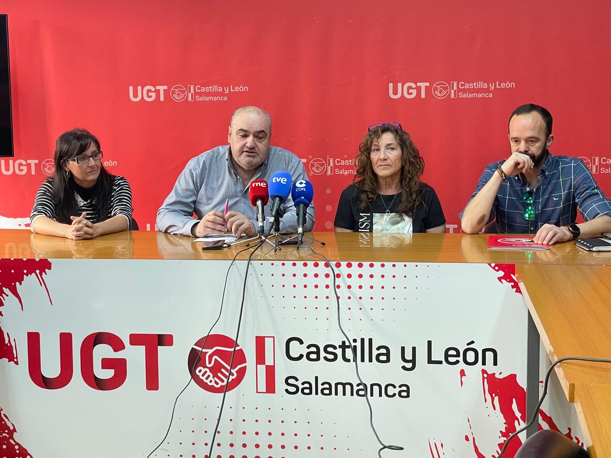 Presentación en Salamanca de la de Ley estatal de agentes forestales y medioambientales y su desarrollo en castilla y leon.
Joana Mor, Antonia Guerrero,  Tomás  , Carlos Arenas de UGT  y Miguel Angel Marinero de Consejería de Medioambiente.