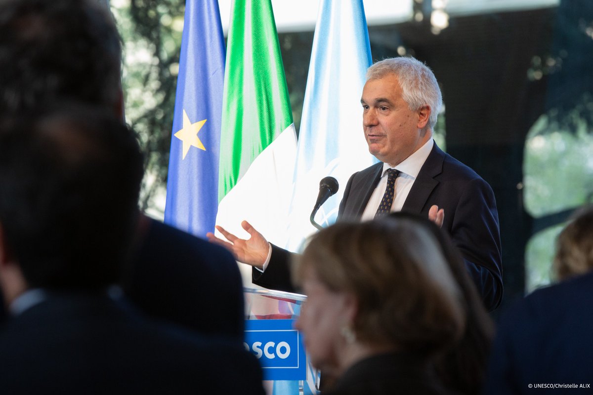 ItalyatUNESCO's tweet photo. 🎨Let's relive together the inauguration of "Love Difference", a work that Maestro Pistoletto has chosen to donate to UNESCO's permanent collection. A project born from the collaboration between our Delegation, the Pistoletto Foundation, and Galleria Continua. https://t.co/VtxOmkiC13