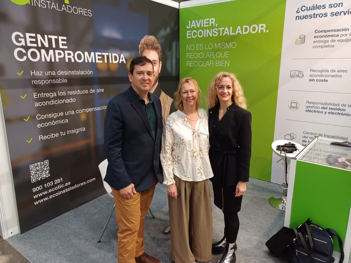 FundacionECOTIC's tweet photo. 📍 Hoy estamos en @Eficam 2025, presentando las propuestas de #Ecoinstaladores, para los profesionales del sector.

📷 En las imágenes, Agustín Peña y Àngels Pou, de ECOTIC, junto a Marta San Román, Directora General de @afecspain.

¡Gracias a la organización! 👏 https://t.co/IB3u7HJCrT