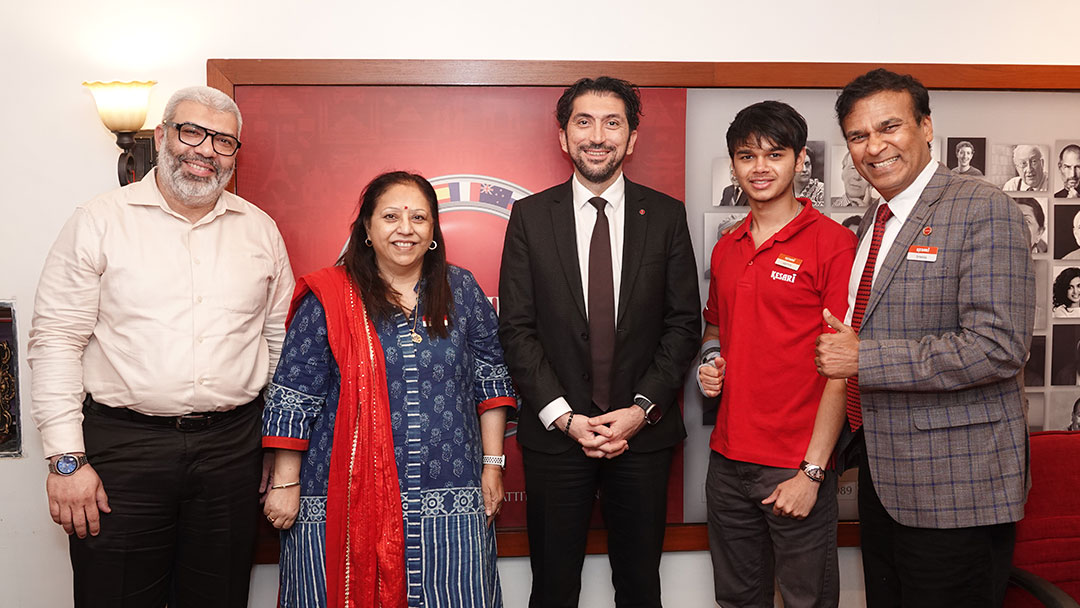 Kesari_Tours's tweet photo. Turkish Airlines' General Manager – Western &amp; Southern India visited Kesari Tours to express gratitude for business and to discuss new growth plans and strategies for new market.

@TurkishAirlines 
.
.
#turkishairlines #Kesaritours #meeting #generalmeeting #growthmindset https://t.co/oZQ81HjKpy