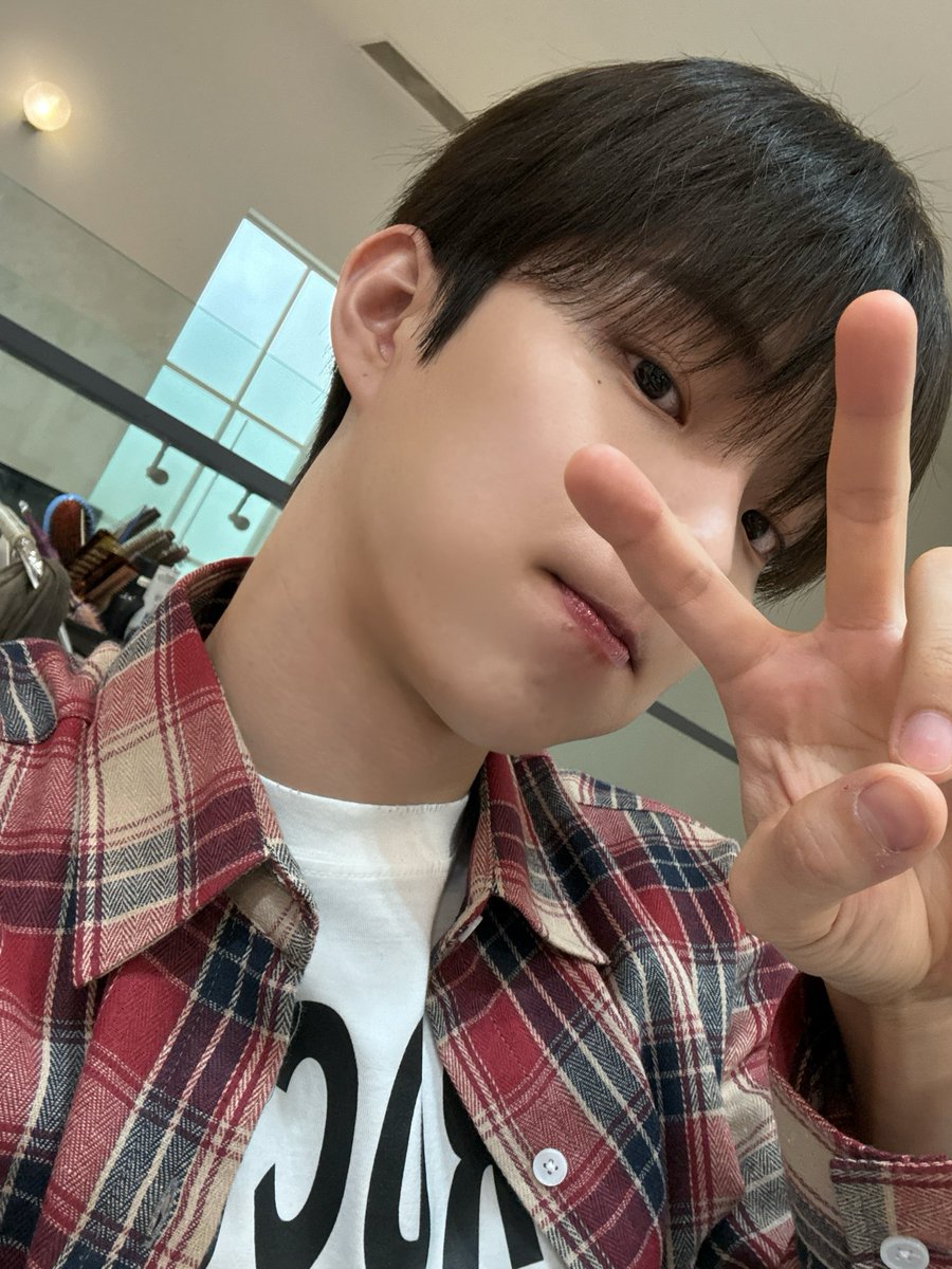 q_fromtbz's tweet photo. ~ 더비 만나는 날 창민이의 하루 ~

출근전 -> 출근중 -> 샵 -> 더비 만날 준비 완료!♡ https://t.co/hbf95WOUJm