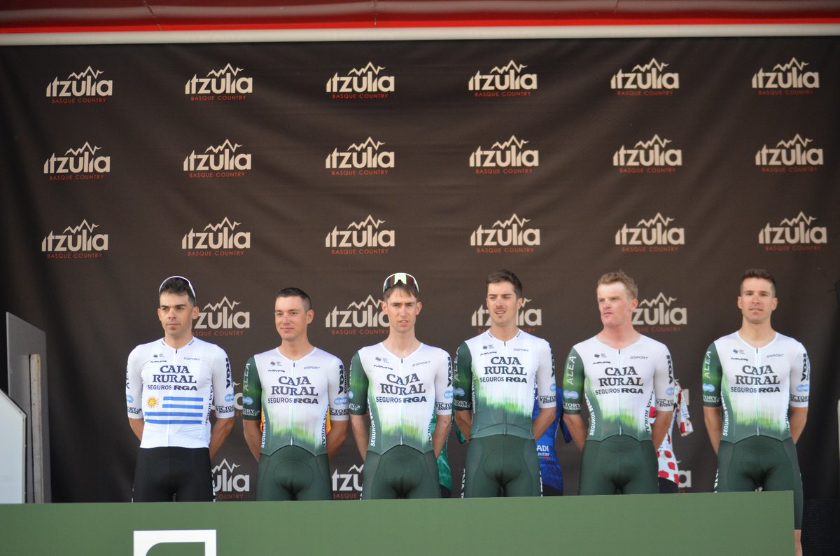 CajaRural_RGA's tweet photo. 👋El equipo Caja Rural - Seguros RGA presentado en la salida de Beasain.
¡Vamos a por un gran día!
#Beasain #eitzulia #Itzulia2025 https://t.co/wln4I8tmpS