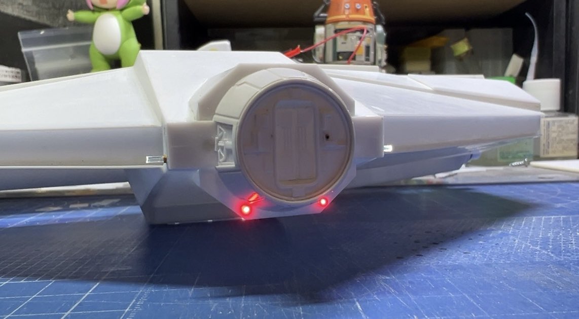 GillesV27t's tweet image. ドッキングポートにファイバー植え
白い方は光ってるシーンがあり丸いディテールもある。が、赤い方はオマージュです。実物には無い。
#144theghost #ghostphantomII #scratchbuild