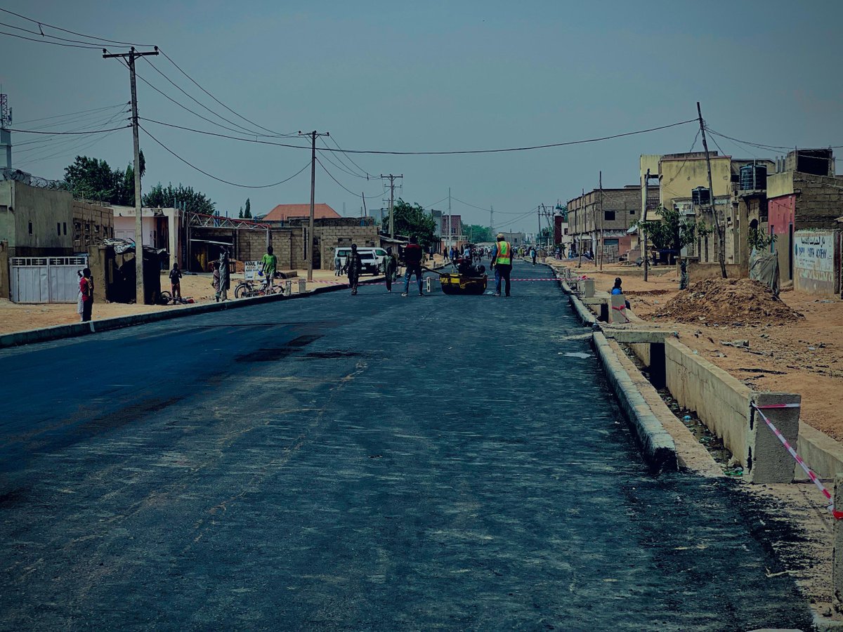 UPDATE: Asphalt Overlaying of Unguwa Uku Yan-Awaki to Limawa road at Tarauni Local Government by the administration of Governor Abba K. Yusuf. 

#AbbaIsWorking
