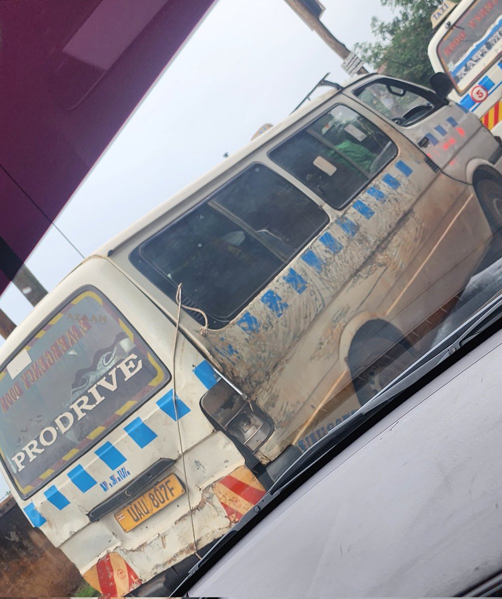 Nzyobu's tweet photo. @PoliceUg , @MoWT_Uganda @KCCAUG @nemaug  this MV  is a potential disaster to road users and environment along kanyanya- Wandegeya - city centre route.
There are so many others like this but please do something.

Everything about it is bad like many others on various  KMP roads. https://t.co/qNnRlojjtV