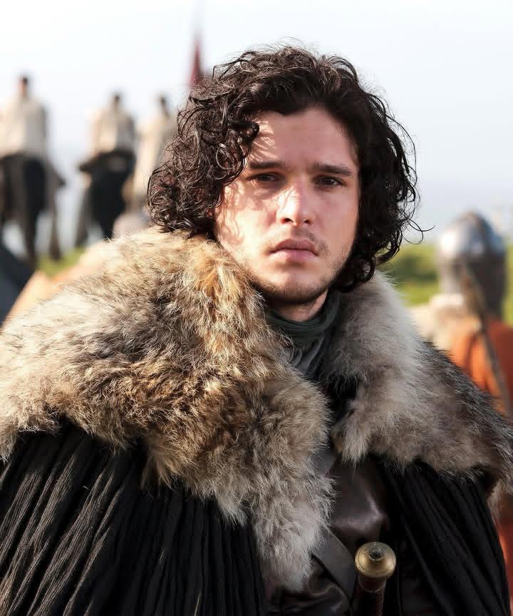 ThronesUpdates's tweet photo. Season 1                                            Season 8 https://t.co/rdX2mzI2Qj