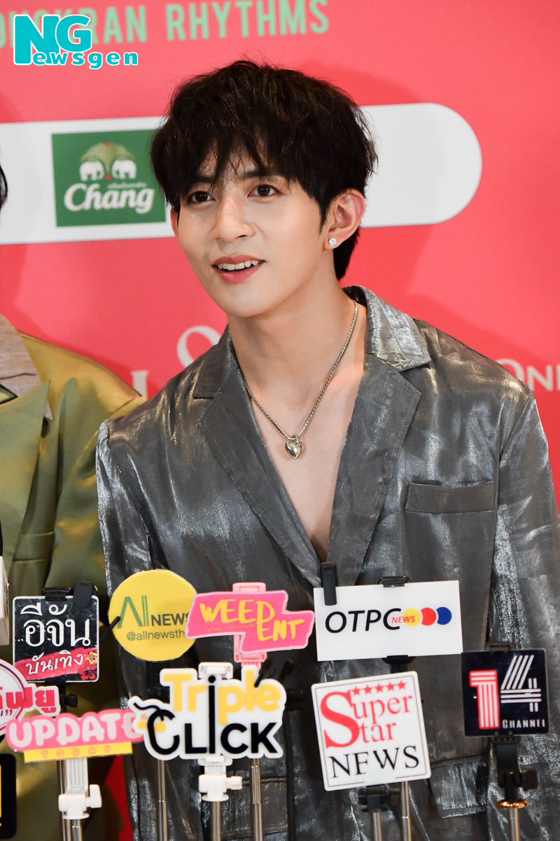 NGnewsgen's tweet photo. ช่วงสัมภาษณ์ 3 หนุ่ม "RACEBACE" ในงาน "One Bangkok, One Lagoon Splashing Songkran Rhythms"

#GUODONG #DONGDONG #JUNLAN
#RACEBACE
#OneBangkokOneLagoon
#OneBangkok https://t.co/HAZeJS8IwF