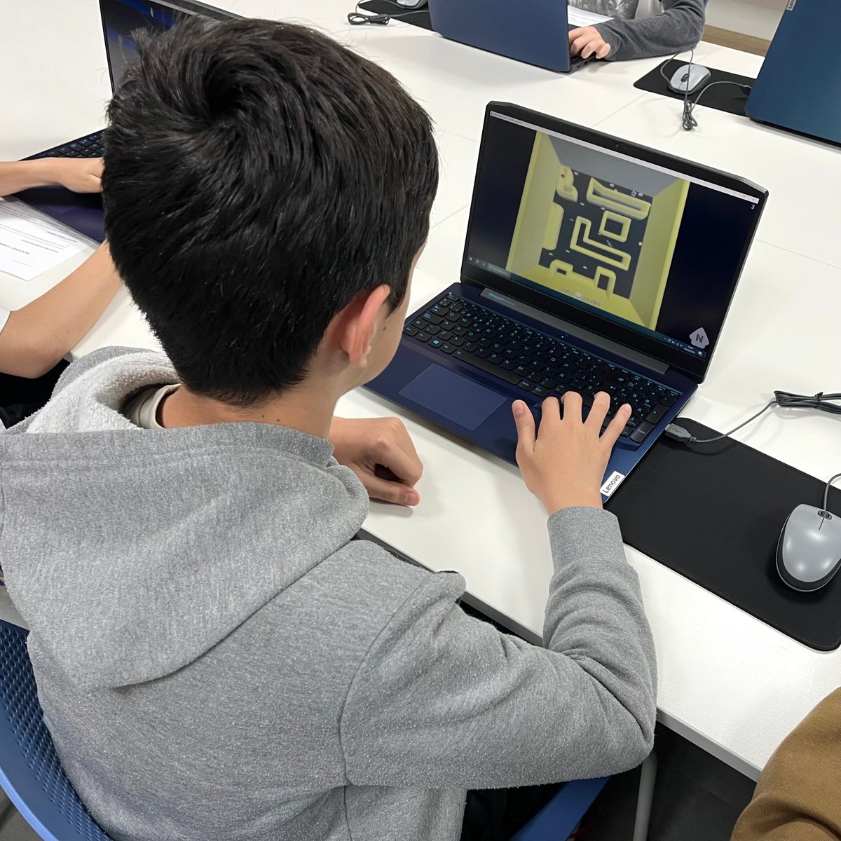 ¡Semana de Pac-Man! Nuestros makers crean sus propias versiones basadas en este clásico 🕹️✨

Aprovechamos la sesión para conocer curiosidades de algunos juegos retro, bugs y glitches legendarios. Y lo mejor de todo, por qué ocurren 👾🦠

#STEAM #IngeniaKids #IngeniaKids #Cáceres