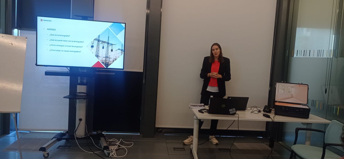 Eficam's tweet photo. Hikmicro, marca distribuida por Guijarro Hermanos, está presentando en @Eficam , de la mano de Irene Torija, BCM Industrial,  las posibilidades de la termografía y las últimas novedades de la marca https://t.co/4hTaQQ5Uba