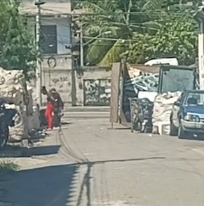 Fabio_MS's tweet photo. @eduardopaes , meu querido prefeito, votei em ti! Madureira chora! Mais um dia de descaso, desordem, sujeira e violência na esquina da Av. Min Edgar Romero (altura do n⁰ 665) com a Travessa Descalvado. Só peço fiscalização e ordem pública! https://t.co/MTBCOpPHCK