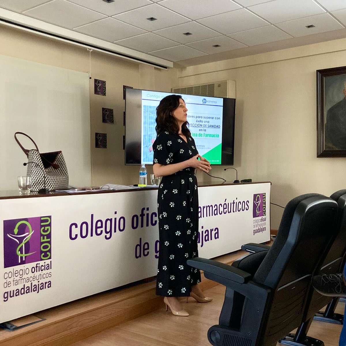 COFGU1's tweet photo. 🔍En la sede del #COFGU se ha impartido por parte de Aserfarma una formación importante para los farmacéuticos: cómo prepararse para una inspección de Sanidad
Adela Bueno, abogada, ha dado claves a los asistentes para tener todo en regla y pasar con éxito la visita del inspector https://t.co/pahg8UIjyq