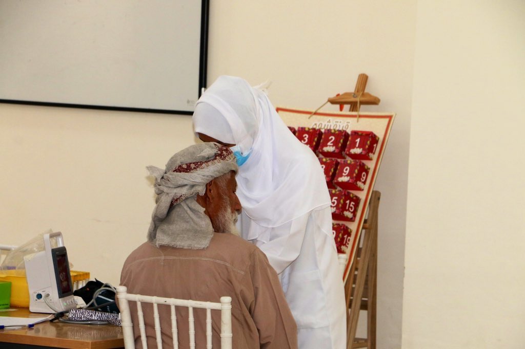 اللجنة الاجتماعية ومركز تقدير الكبار بمدينة ينقل الصحية تقيم برنامج توعوي وصحي احتفالا بيوم الصحة و العافية لكبار السن، صباح اليوم بجمعية المرأة العمانية بينقل.

 شمل البرنامج على محاضرة توعوية عن أهمية تعزيز الصحة وتوزيع منشورات صحية بالاضافة الى تقديم الفحص الطبي للحضور.