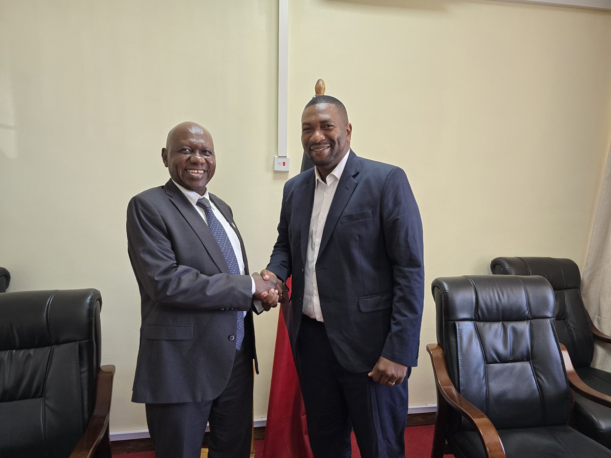 FAOMalawi's tweet photo. "FAO remains our biggest technical partner"- Hon. @samkawale1 , Min of Agriculture, during a meeting with @FAOMalawi Rep a.i @BabaganaAhmadu. 
They agree on the importance of supporting @MalawiGovt 's 2063 agenda through the Megafarms Initiative, Commercialization &amp; Mechanization https://t.co/SJ6wooaszP