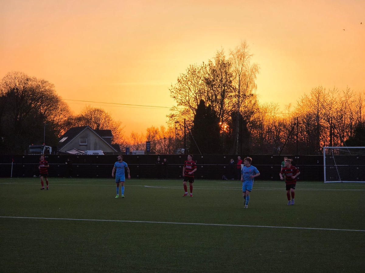 dpscout's tweet photo. Wednesday night action. @KirkyRobRoyFC v @cumbernauldjfc https://t.co/OtZgdudCPb