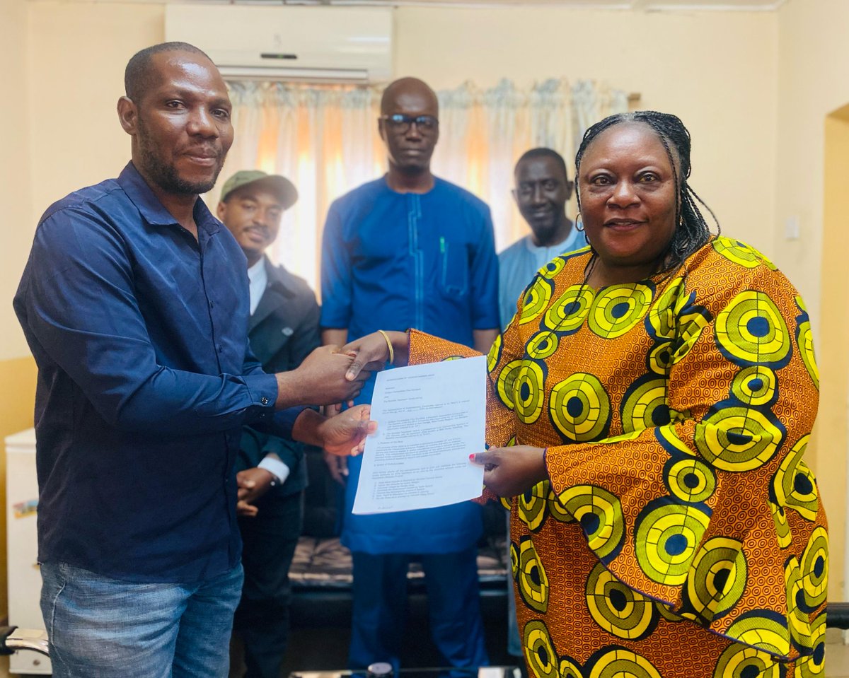 Through our Classroom Libraries Project—powered by <a href="/Book_Aid/">Book Aid International</a>, <a href="/MoBSE_Gambia/">Ministry of Basic and Secondary Education</a> &amp; <a href="/GTU/">gustavo araujo cunha</a>—we’re getting storybooks by Gambian authors into schools. 10 schools reached so far, and we’re just getting started! 📖✨

Let’s break literacy barriers—join us!

#LiteracyMatters #ReadToSucceed