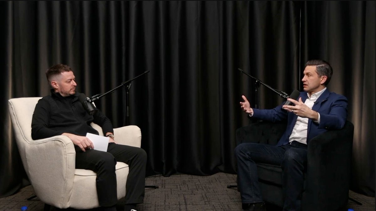 Jimlegare's tweet image. Last week, @PierrePoilievre sat down with Quebec entrepreneur @olivier_primeau for a 48-minute podcast.

I’ve broken it down for you—English captions included! 
1/12