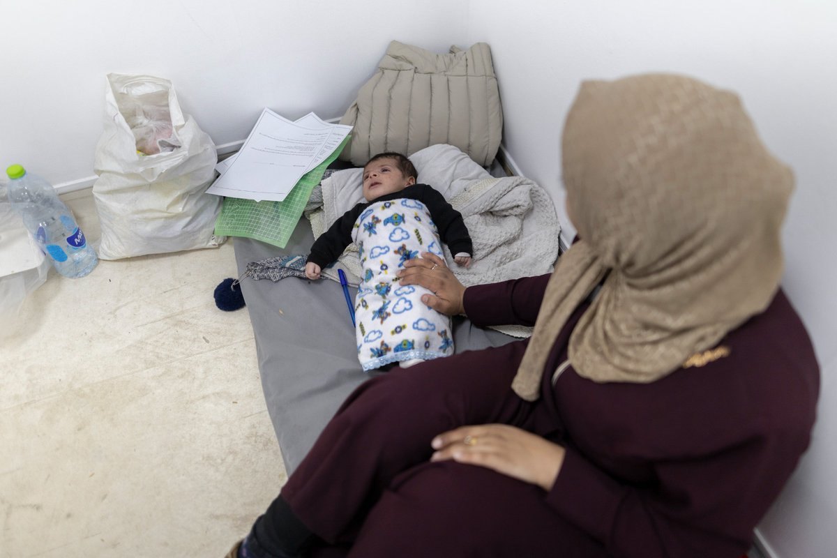 WHOoPt's tweet photo. Yesterday, @WHO in collaboration with @eu_echo supported the medical evacuation of 18 patients to Norway, Malta, Luxembourg, and Romania via Kerem Shalom. 29 companions travelled with the patients. 

With the Rafah crossing closed since 18 March and daily medical evacuations suspended, far too few patients are able to leave #Gaza for the urgent care they desperately need.

10,500 -12,500 patients in Gaza still need medical evacuation.

WHO urgently calls for the immediate resumption of medical evacuations through all possible routes, including the restoration of medical referrals to the West Bank and East Jerusalem.

Lift the aid blockade. Protect health care. Ceasefire.