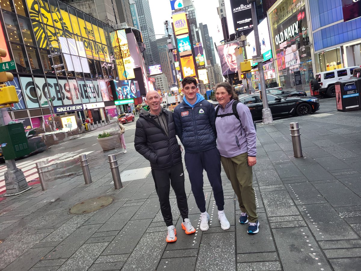 DeclanFahey2's tweet photo. Times Square, NYC https://t.co/g8qHvOz7Ut