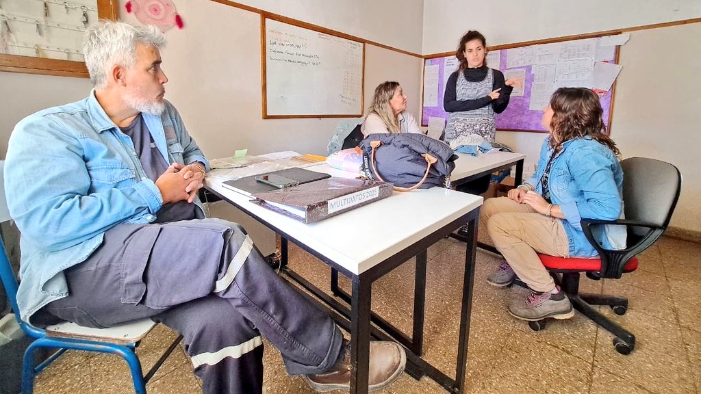 Val_Fabian's tweet photo. Luego de la tragedia un nuevo espacio se suma al programa de #HuertasDeLaCiudad🍅🥦🌼 del @MunicipioBahia, la #EP33 de #VillaHardingGreen.👏
Ayer la visitamos, nos reunimos con los directivos, observamos el terreno disponible y comenzaremos a la brevedad a trabajar con alumnos del primer y segundo ciclo del establecimiento.💪
Gracias por convocarnos, por la oportunidad de trabajar juntos, sin dudas haremos un hermoso trabajo #EnEquipo🙌 con los alumnos, las familias, el cuerpo directivo y nuestro equipo.💫
#VamosBahia💫
#EstamosCerca🙌