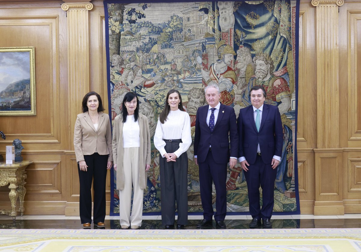 Casa de S.M. el Rey (@casareal) on Twitter photo Audiencia de la Reina a una representación del <a href="/ConsejoCerebro/">Consejo del Cerebro</a>, con motivo de la presentación del "Plan Español del Cerebro", cuyo objetivo es preservar la salud cerebral y fomentar la investigación, la prevención, la atención y el seguimiento.
➡️casareal.es/ES/Actividades… Audiencia de la Reina a una representación del <a href="/ConsejoCerebro/">Consejo del Cerebro</a>, con motivo de la presentación del "Plan Español del Cerebro", cuyo objetivo es preservar la salud cerebral y fomentar la investigación, la prevención, la atención y el seguimiento.
➡️casareal.es/ES/Actividades…