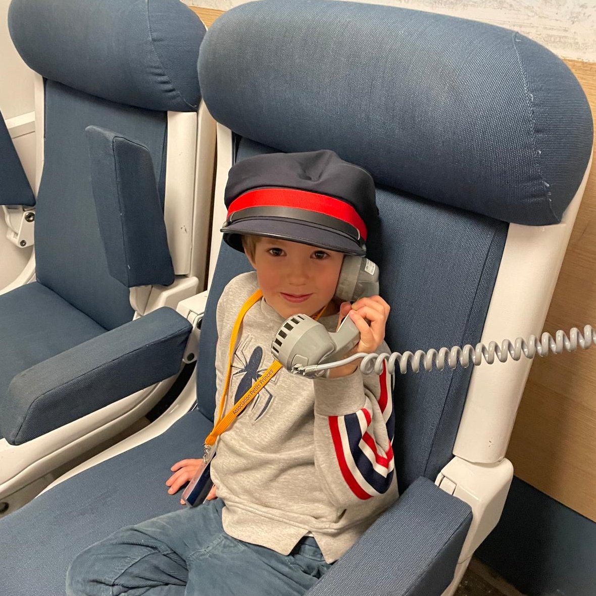 Intercites's tweet image. Maël et Valentin ont effectué leur premier voyage en train de nuit et nous sommes très heureux de les avoir accueillis à bord. 😜
Merci à tous les agents qui nous ont aidé à réaliser ce rêve avec @petitsprinces ! ✨