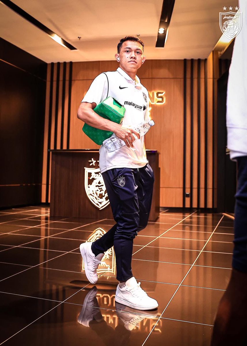 OfficialJohor's tweet image. 🚎 Last home match arrival 🏠 🏟️

More photos at facebook.com/share/1BeiG4PA…

#JDTvKDN
#LigaSuper
#WhatCanYouDo
#TheTMJeffect
#LuaskanKuasamuJohor
#JDTforAll