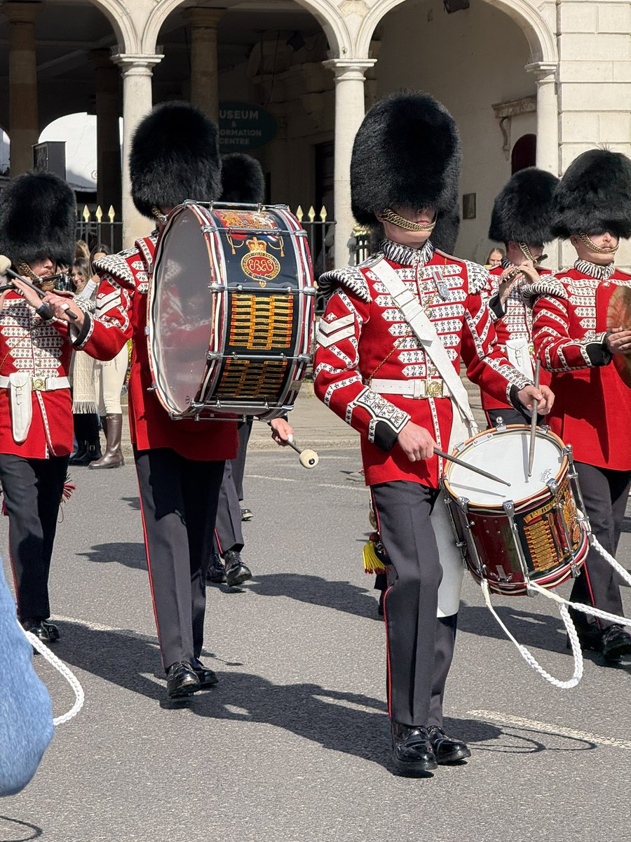 Jade_BP's tweet image. This is why I love Windsor #windsorcastle #coldstreamguards