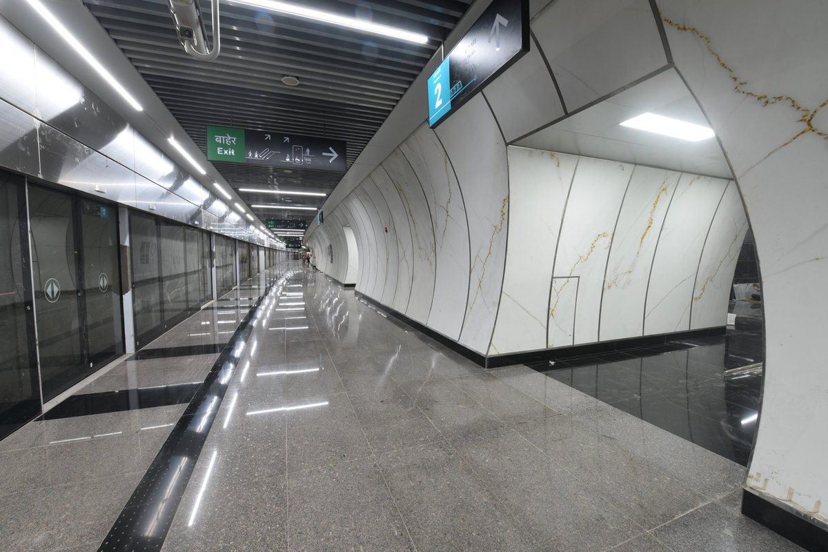 Siege4570's tweet photo. A stunning first look of the #Shitladevi Metro Station — built inches from old buildings, around water pipelines, and through tough challenges.
A true feat of precision and persistence.

#MumbaiMetro3 #AquaLine #Metro #MMRCL #Mumbai https://t.co/lP8Az6hjys