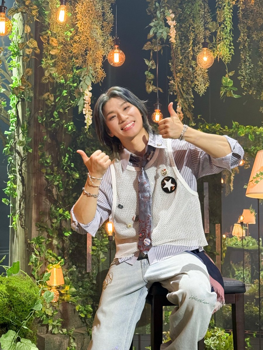 d_lable's tweet photo. [#대성 📷] 250410 Mnet #엠카운트다운

오랜만의 엠카 나들이~😉
계절이 지나 너로 가득 채워진 Universe🪐

#대성 #DAESUNG #DLITE   
#그시절의우리 #Universe #DsWAVE https://t.co/0AhRoiIRm2