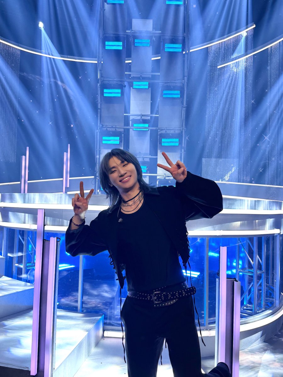 d_lable's tweet photo. [#대성 📷] 250410 Mnet #엠카운트다운

오랜만의 엠카 나들이~😉
계절이 지나 너로 가득 채워진 Universe🪐

#대성 #DAESUNG #DLITE   
#그시절의우리 #Universe #DsWAVE https://t.co/0AhRoiIRm2