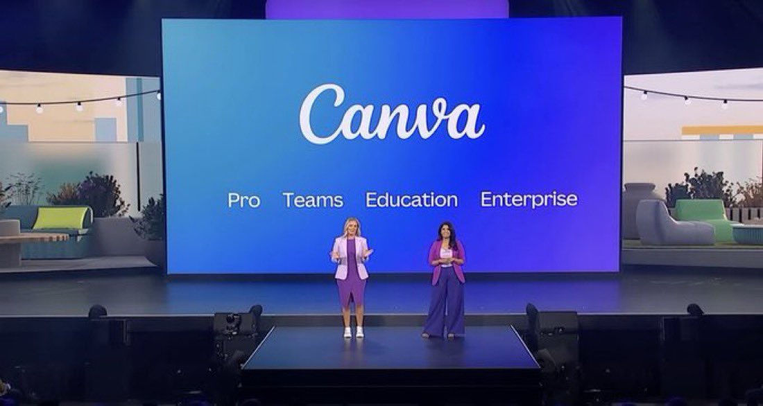 Canva أطلقت أدوات جديدة تعمل بالذكاء الاصطناعي وكأنك في عالم موازي‼️🤯

تعديل تلقائي, إعادة الضبط بالأداة السحرية, سرعة تصاميم مرعبة وغيره الكثير🔥🔥، بتمسك راسك من الابداع😍 

تحت التغريدة 10 أمثلة خلتني أسحب (عالفوتوشوب)!
تابع:🌟