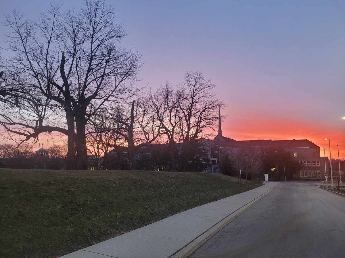 cyrilguerette's tweet photo. Taking a moment to be thankful for the beauty of my workplace. Last day of the semester ... @TyndaleU https://t.co/6QZNEdoUKP