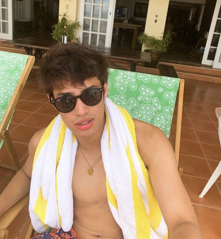 ewwxyh's tweet photo. donny: miss? towel ko yan

#DonBelle https://t.co/PVND2uxlUy