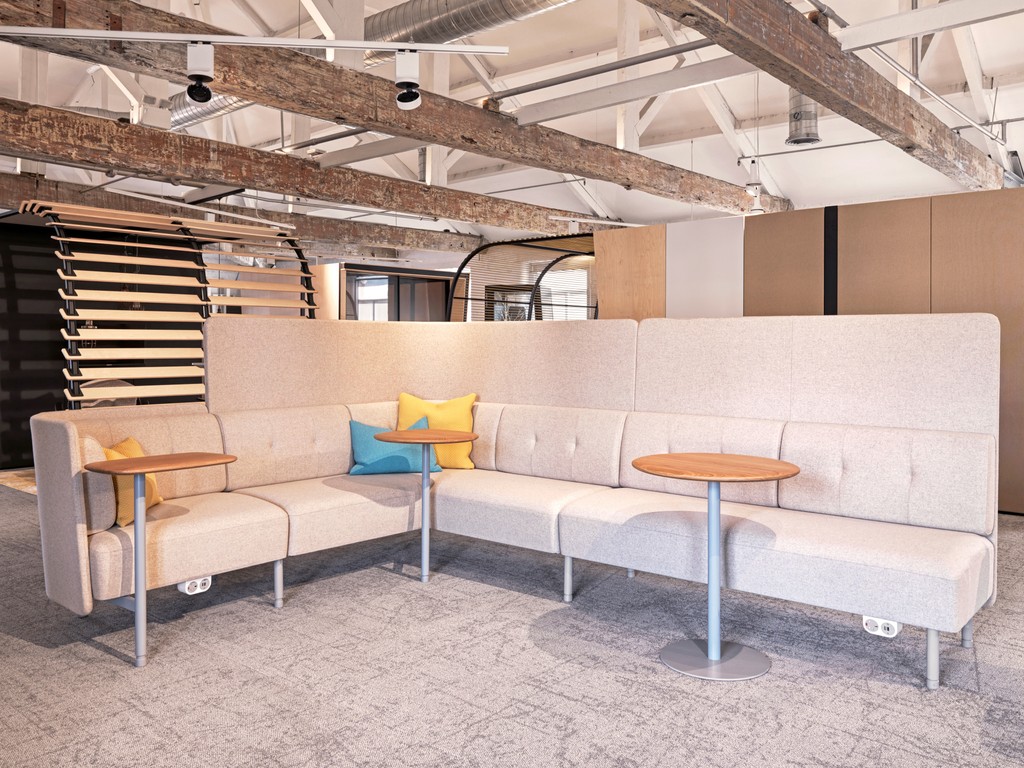 Orangebox_LTD's tweet photo. Privacy or collaboration? Why not both? Beyond the Desk offers flexible layouts to create individual sanctuaries or dynamic social hubs. #Orangebox #BeyondTheDesk https://t.co/Kfx4xGhTHx