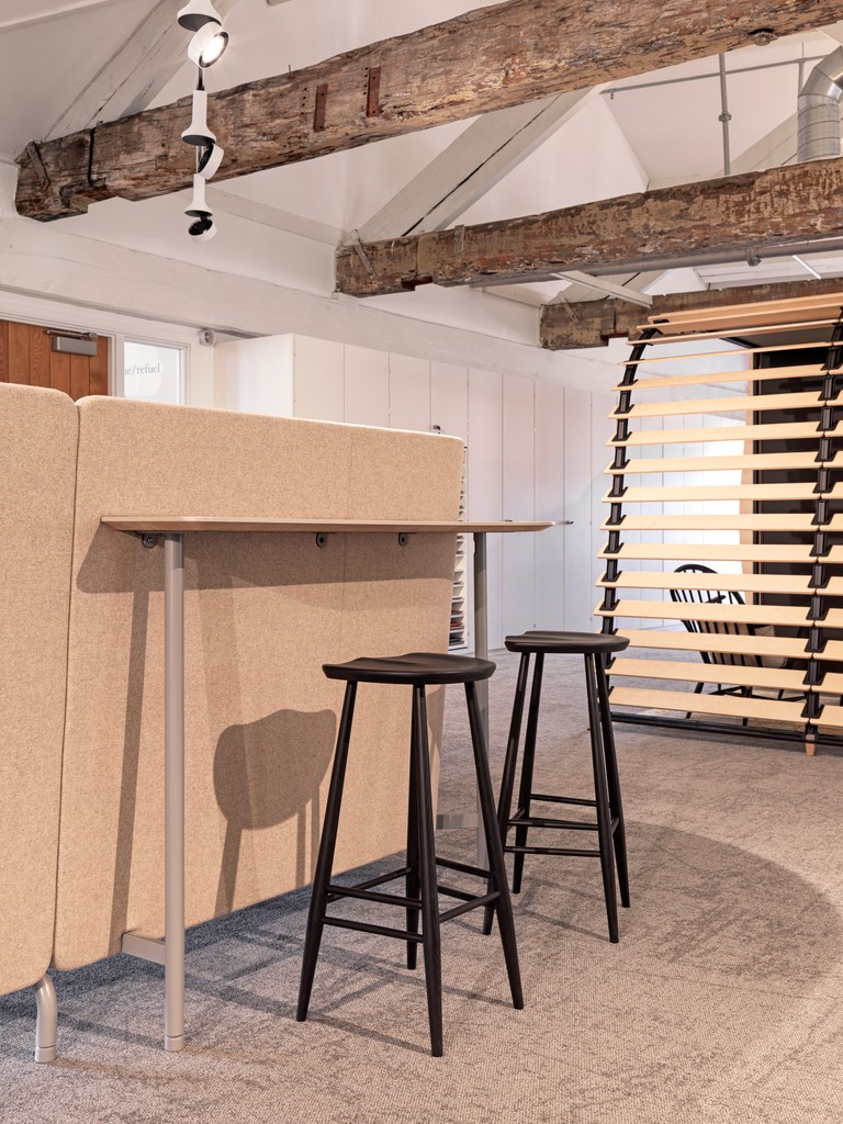 Orangebox_LTD's tweet photo. Privacy or collaboration? Why not both? Beyond the Desk offers flexible layouts to create individual sanctuaries or dynamic social hubs. #Orangebox #BeyondTheDesk https://t.co/Kfx4xGhTHx