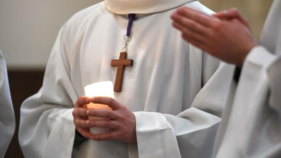 BFMTV's tweet photo. +45% chez les adultes: le nombre de baptêmes catholiques continue d'exploser
https://t.co/P5GYpGUstm https://t.co/Q6eQITDZUP