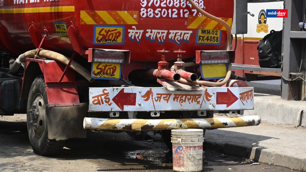 mid_day's tweet image. Water tankers are stationed on Hanuman Road near the Western Express Highway in Andheri as the Mumbai Water Tanker Association (MWTA) goes on strike.

Pic: @raje_ashish 

#Waterstrike #Watertanker #Watercrisis #Mumbai #Andheri