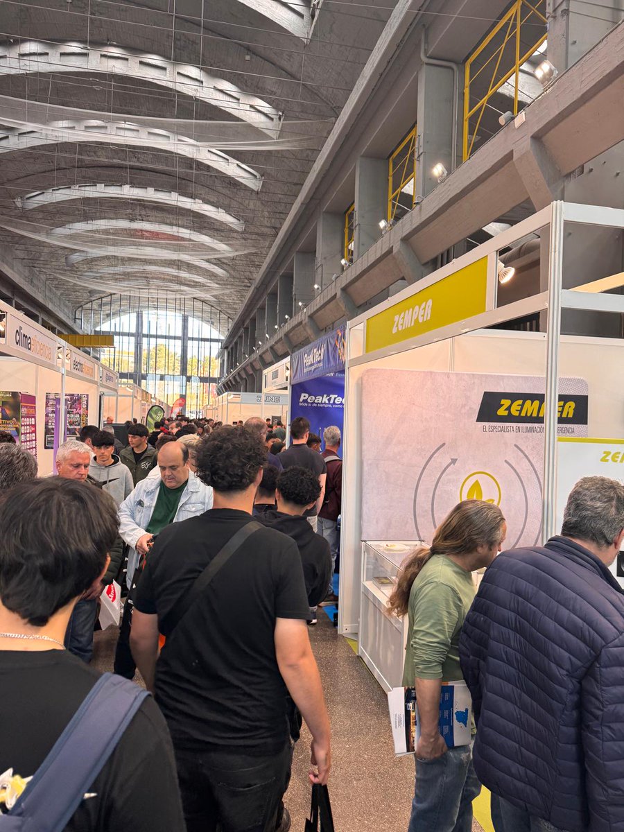 Hoy estamos presentes en la feria Eficam. Pásate a conocer nuestro sistema Smart Z!!  #iluminacióndeemergencia #eficam #smartz