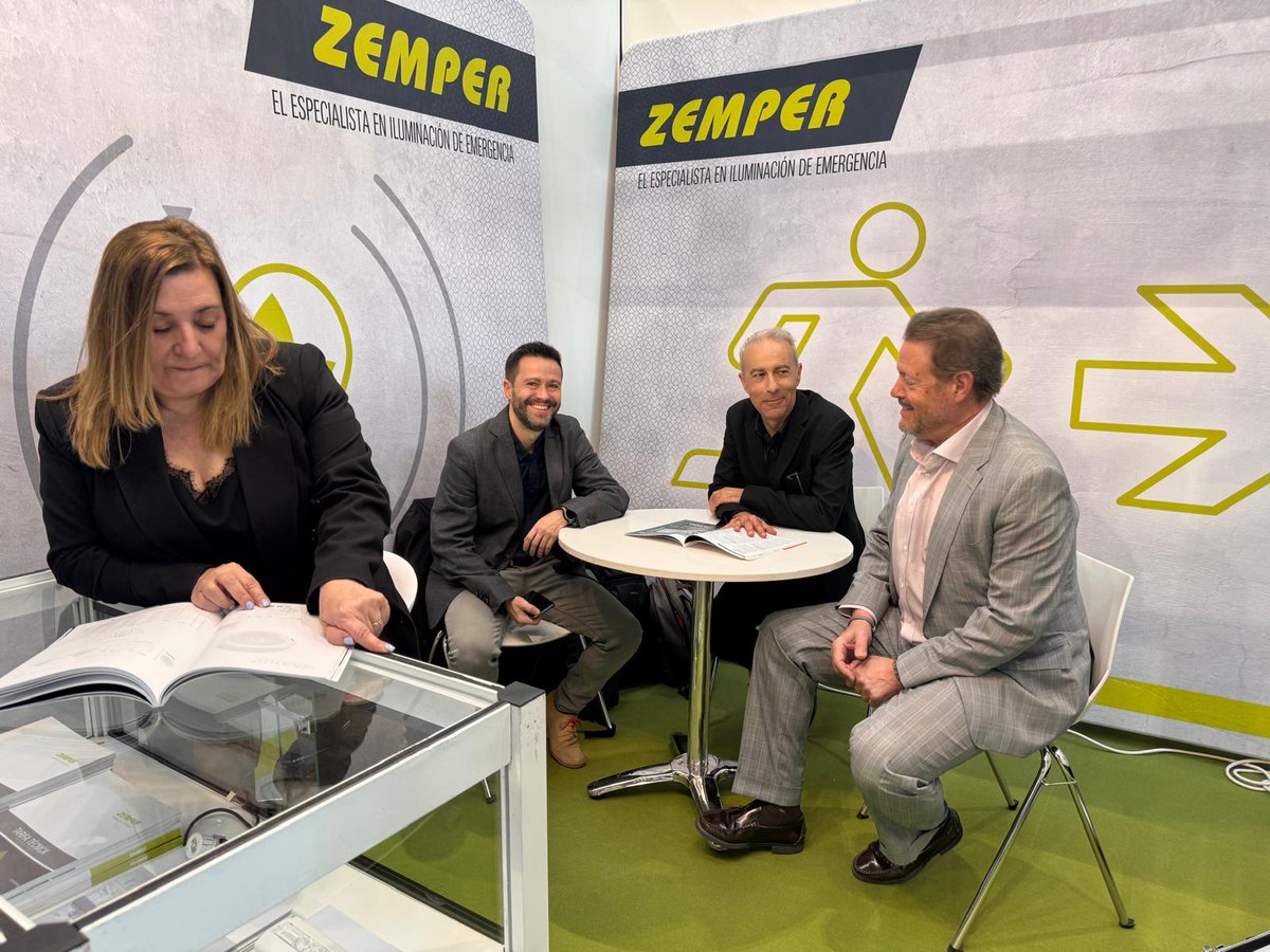redZemper's tweet photo. Hoy estamos presentes en la feria Eficam. Pásate a conocer nuestro sistema Smart Z!!  #iluminacióndeemergencia #eficam #smartz https://t.co/aJIP4pnT1O