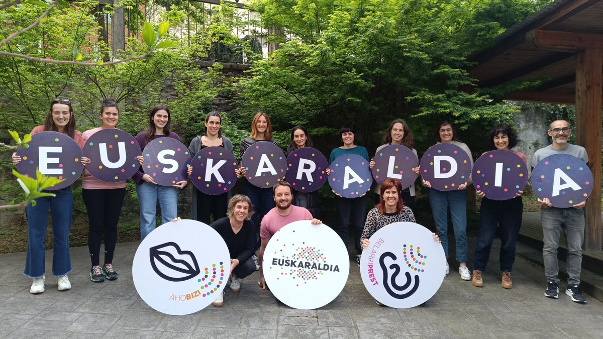 ueu_orokorra's tweet photo. UEUko Eibarko lantaldea ere prest

Elkar mugituz egingo dugu

@EIBARRENAKEBAI @euskaraldia @TaupaMugimendua  #euskaraldia #euskaraldia2025 #elkarmugituzegingodugu https://t.co/q3xvOuwR5B