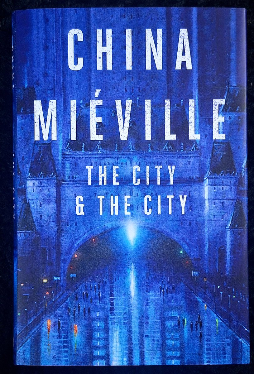 CrabbeToby's tweet photo. Stunning work from @binding_broken yet again with 'The City & The City', by China Miéville 🌇🏙🔦. Growing the collection! #chinamieville #brokenbinding #newcrobuzon #beautifulbooks #writingcommunity #readingcommunity https://t.co/Bj4UG0oepa