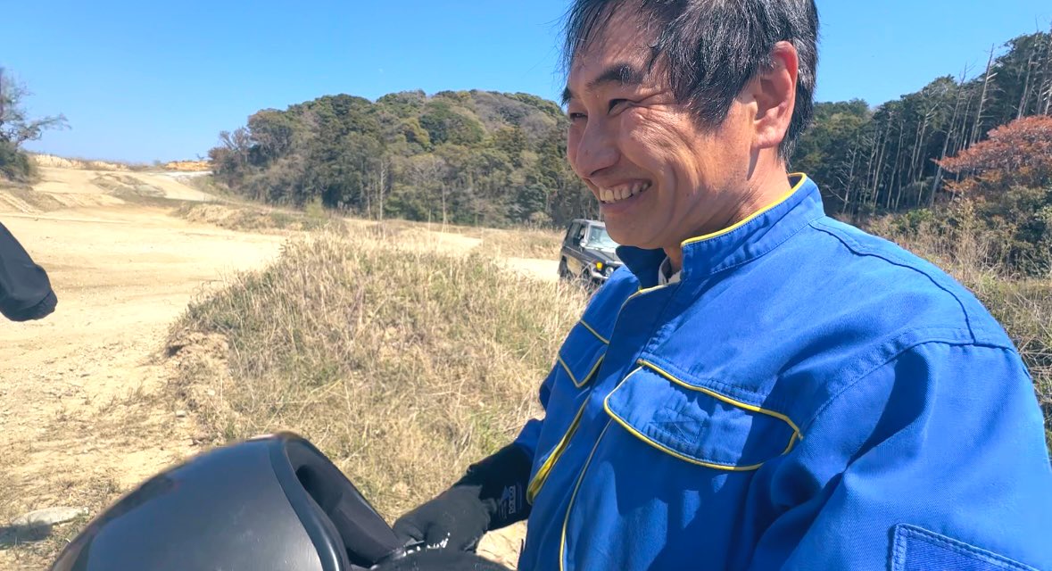 pimpburger's tweet photo. 永遠のライバルカモさんが
勢いよく横転してくれました。

引退を考えているそうですが、
もちろん許しません。

つきましては車両を探しております
パジェロミニかジムニー(5型以降)でクソ安いのがあれば情報お願いします🙇 https://t.co/Debih5NsEE