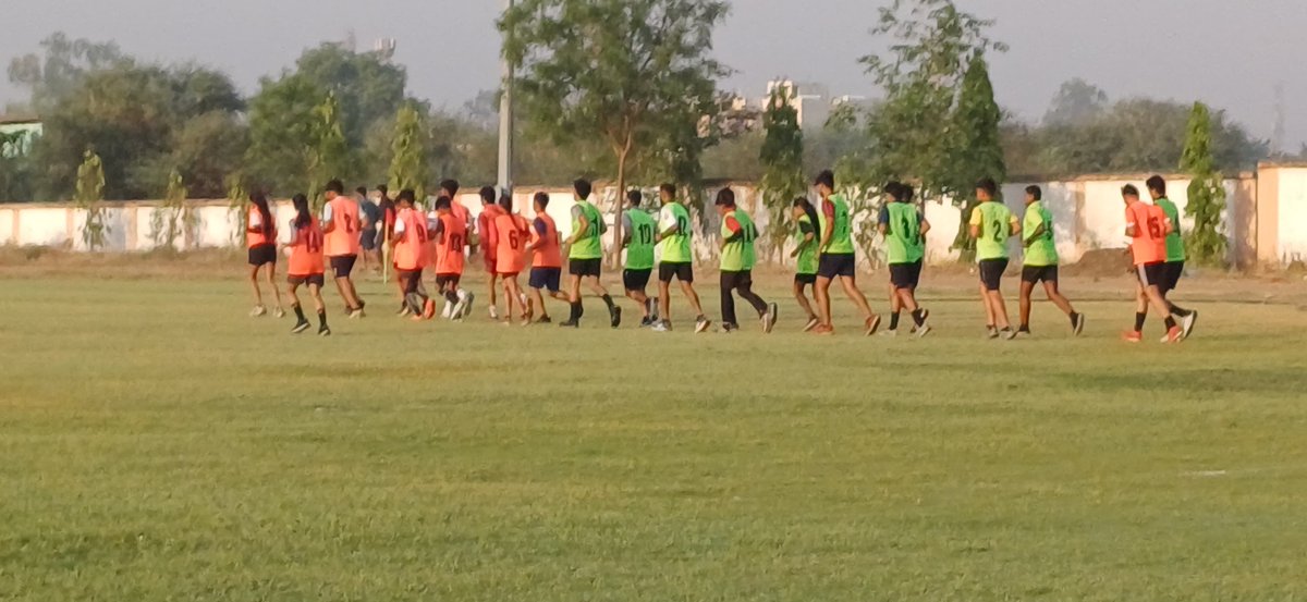 MPFAJABALPUR's tweet photo. Referee Level 8 physical Fintess test started form 5th April 2025 at Itarsi. Total 24 participants from all over M.P. out of which 19 were boys and 5 were girls. The seminar was being conducted by Fifa match comissioner Col. Gautam Kar and National Referee Naqbi Shah. https://t.co/GgRkCKtJWW