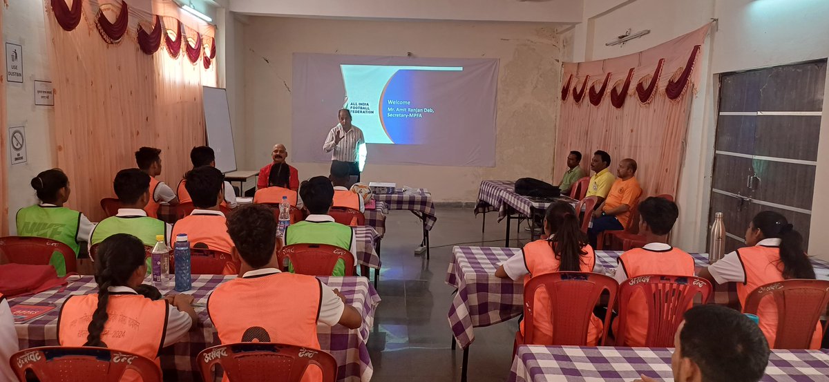 MPFAJABALPUR's tweet photo. Referee Level 8 physical Fintess test started form 5th April 2025 at Itarsi. Total 24 participants from all over M.P. out of which 19 were boys and 5 were girls. The seminar was being conducted by Fifa match comissioner Col. Gautam Kar and National Referee Naqbi Shah. https://t.co/GgRkCKtJWW