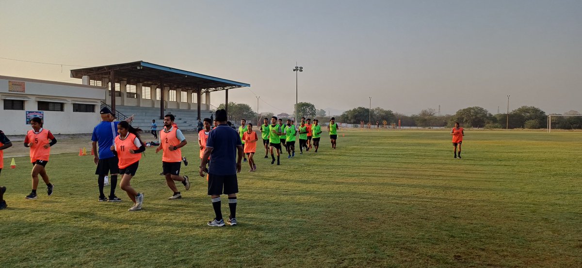 MPFAJABALPUR's tweet photo. Referee Level 8 physical Fintess test started form 5th April 2025 at Itarsi. Total 24 participants from all over M.P. out of which 19 were boys and 5 were girls. The seminar was being conducted by Fifa match comissioner Col. Gautam Kar and National Referee Naqbi Shah. https://t.co/GgRkCKtJWW