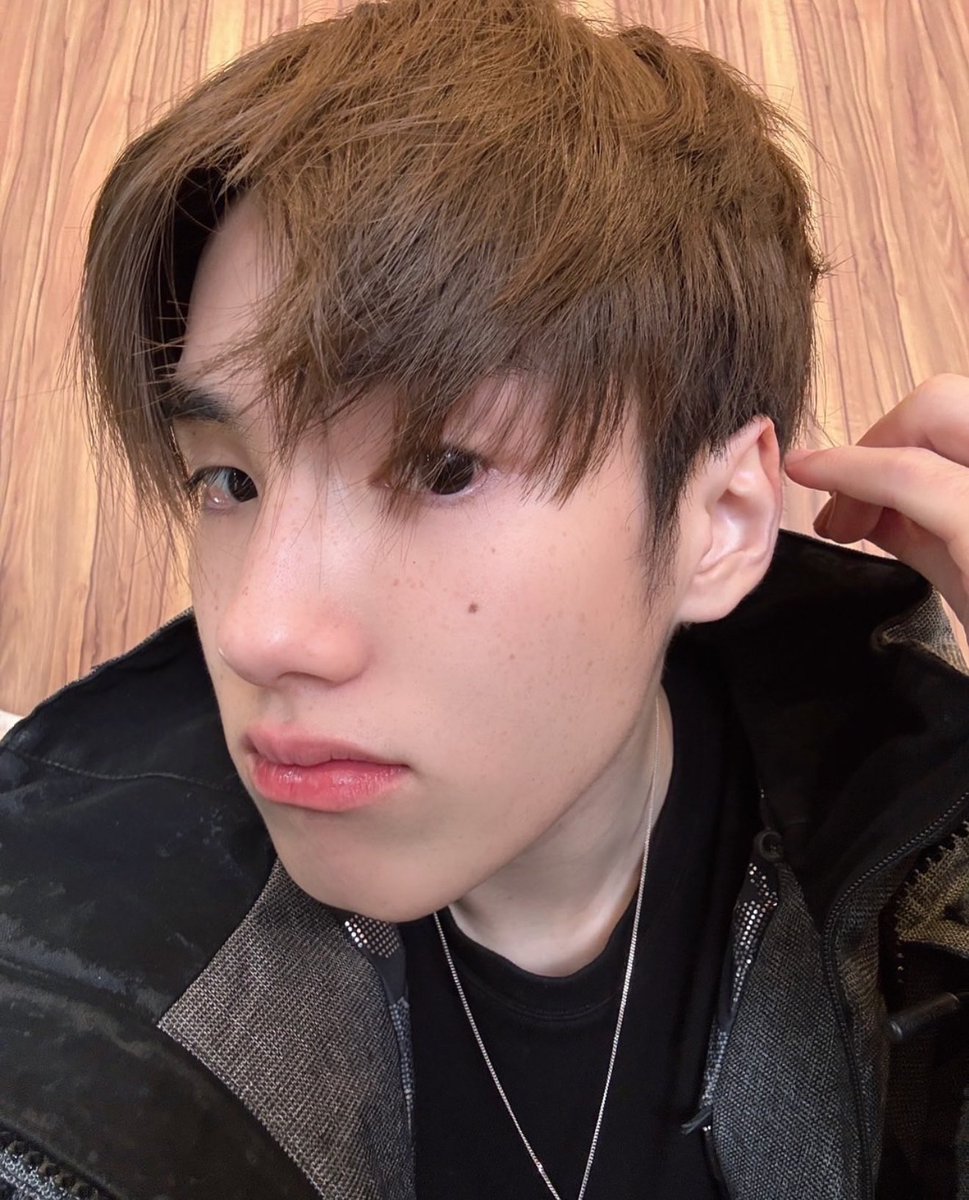 itsqmeeiei's tweet photo. 20 แล้วเอาหล่อเลยดิ https://t.co/b8PhXpMccJ
