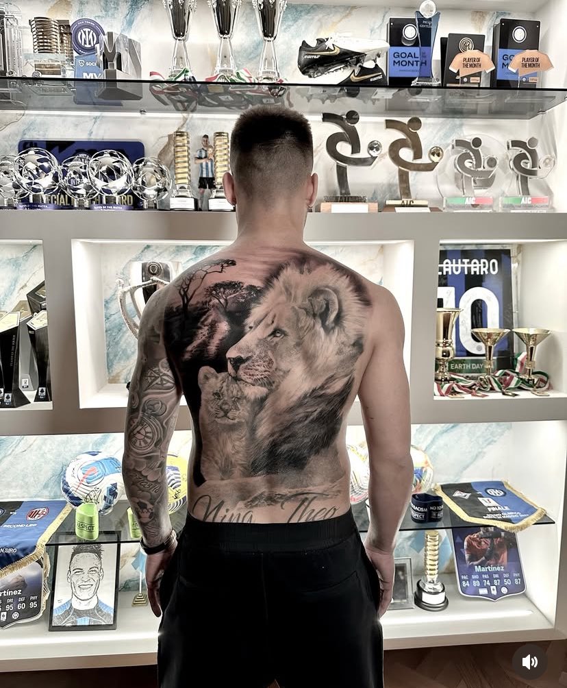 SoloEsclusivInt's tweet photo. IL NUOVO TATUAGGIO DEL CAPITANO ⚫️🔵🦁 https://t.co/N84nwri5pD