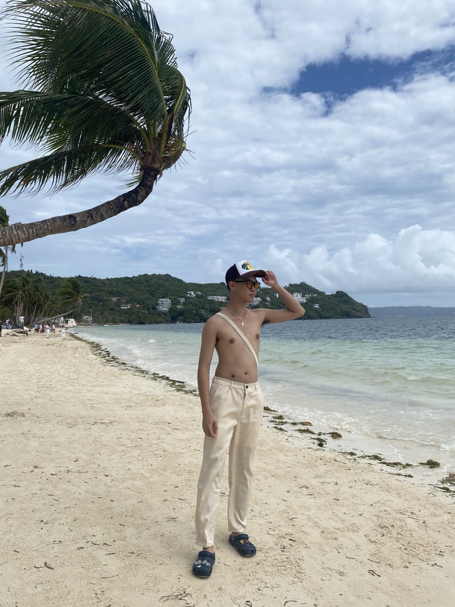 dennisfdc's tweet photo. “the island gets us what we need” 🏝️ https://t.co/NzFcPbu0Ez