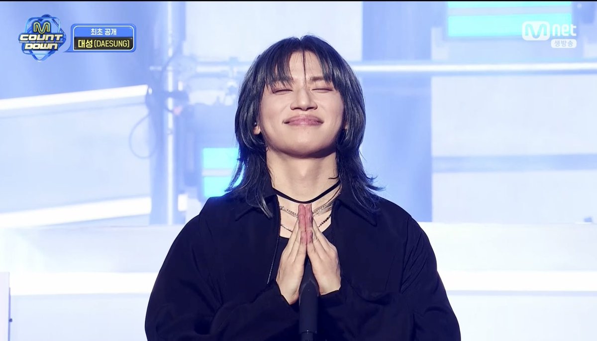 jy_girl88's tweet photo. 저번 주에 집채린에서 추천해준 포즈로 엔딩요정 하심.... https://t.co/bRIpEwsrkM
